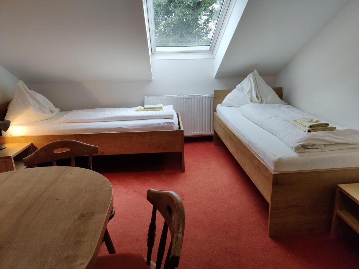 Pension Holzapfel Sankt Georgen im Attergau Exterior photo