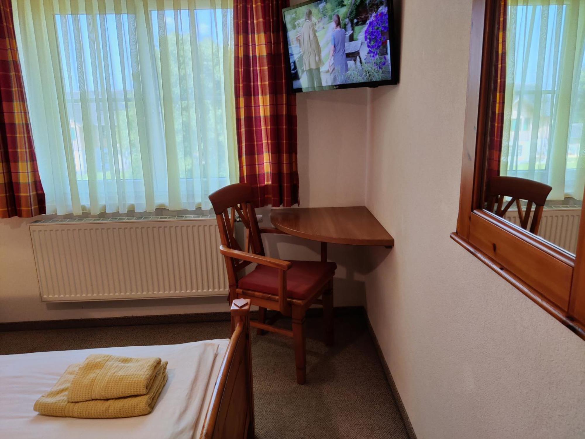 Pension Holzapfel Sankt Georgen im Attergau Exterior photo